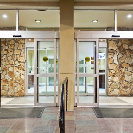 Holiday Inn Charleston-Riverview, An Ihg Hotel Экстерьер фото